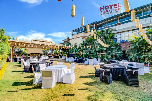 FabExpress Signature Boutique, Bengali Square, Indore - 100% Safe Place to Stay