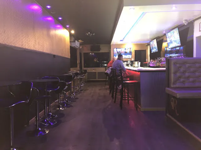 Riviera Lounge & Restaurant