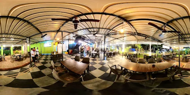 Field Top Bar & Restaurant