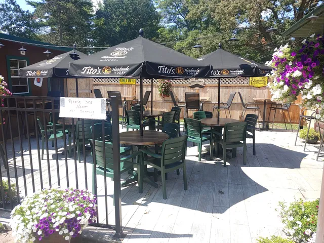 Tracks Bar and Family Dining