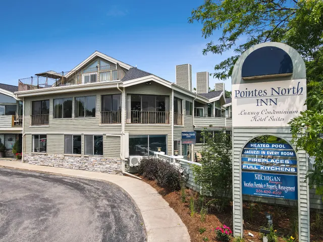 Pointes North Inn