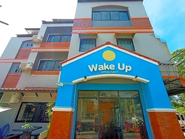 Wake up Hostel