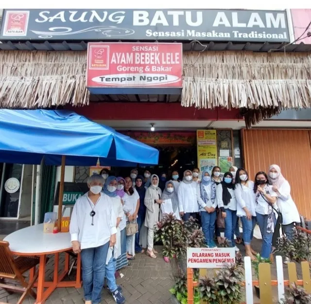 RM. Saung Batu Alam Metland