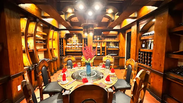 Nhà hàng Hầm Rượu Sông Cầu Tây Ninh