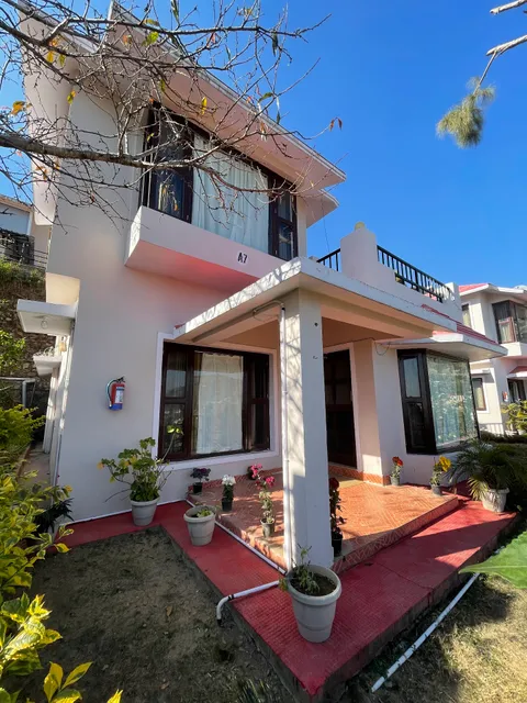 OYO Home 10816 Winged Villa Sattal 2BHK