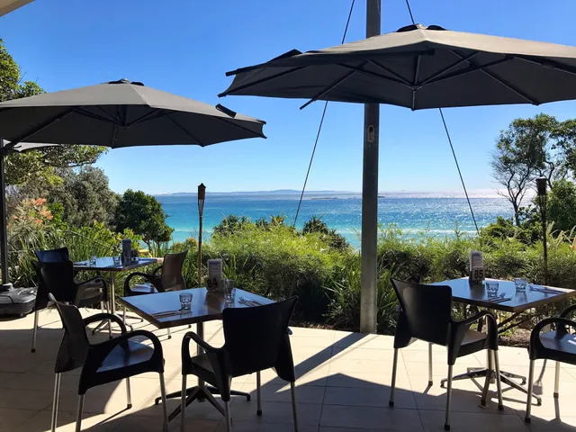 Stradbroke Island Beach Hotel