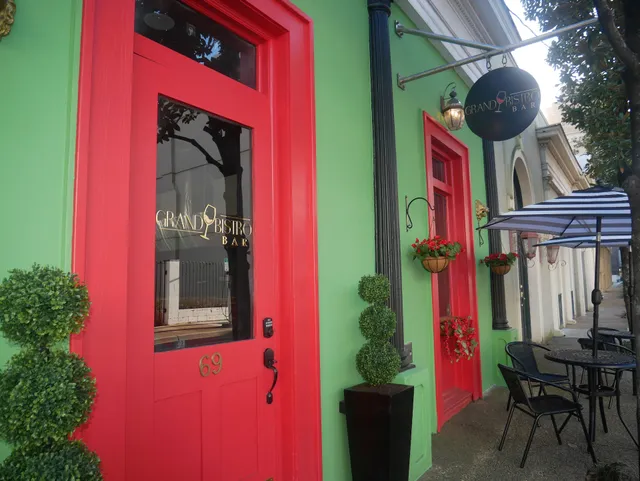 Grand Bistro Bar