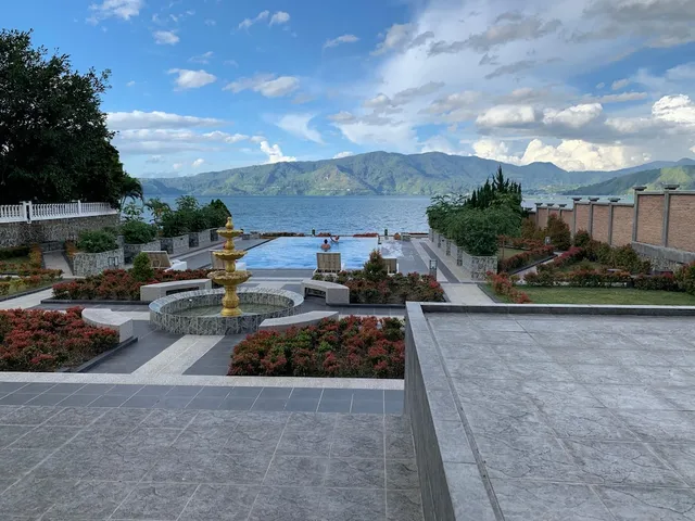 TOBA RETREAT MANSION AND VILLAS