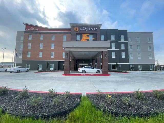 La Quinta Inn & Hawthorn Extended Stay