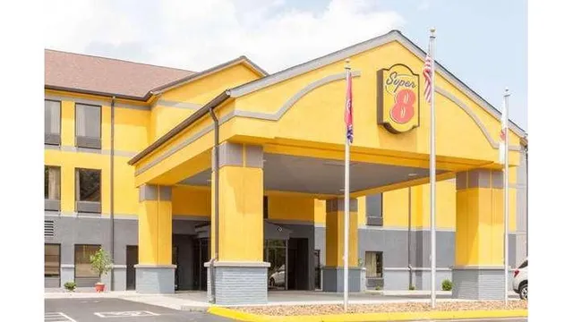 Super 8 by Wyndham Crossville TN