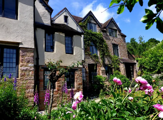 North Wing Suite @ Brayne Court