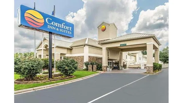 Comfort Inn & Suites Greenwood near University