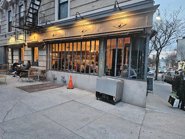 Le Pistol Bar & Cafe