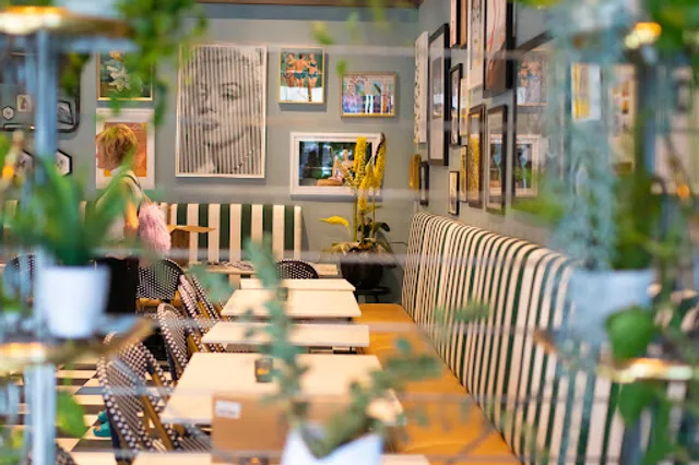 Kiki's Dining & Drinks