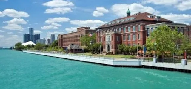 Roberts Riverwalk Hotel