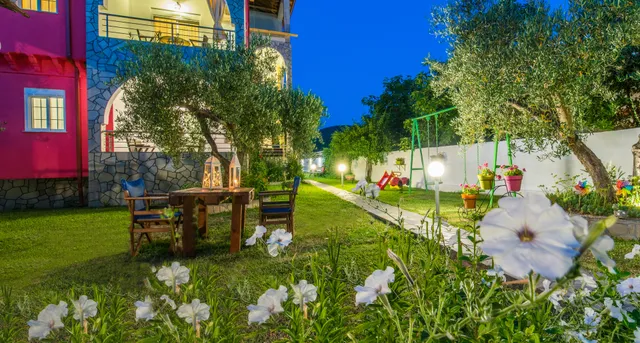 Toroni Paradise Studios