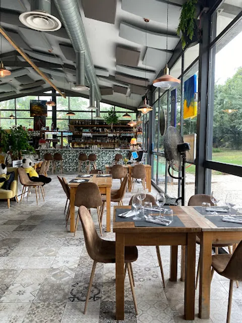 Voia food, wine & Cocktail bar