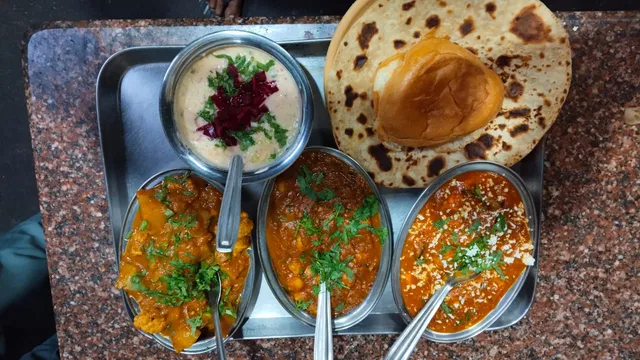 Sree Krishna Purohit | Veg Restaurant in Munnar | Jain Food | North Indian