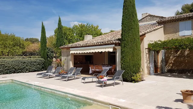 Mas du Perussier : Maisons de vacances, ch. d'hôtes, locations de vacance, avec piscine, proche Lourmarin, Luberon 84
