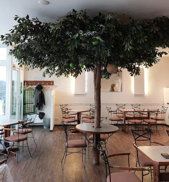 Café Bistro apple tree