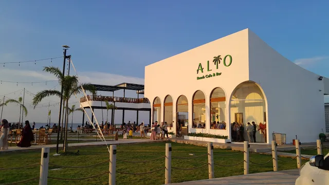 Alio Beach Cafe & Bar