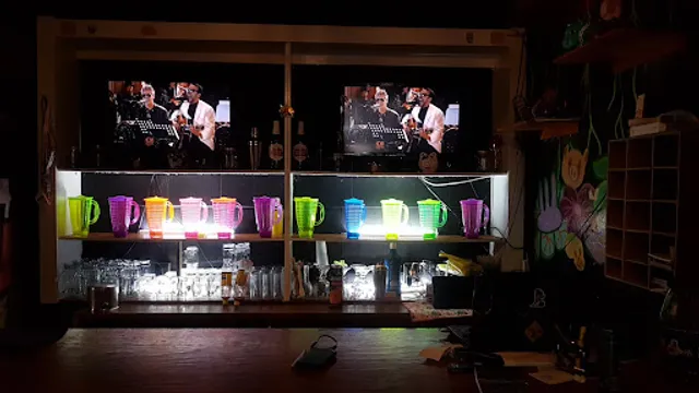 Calaveras y Cerditos Bar