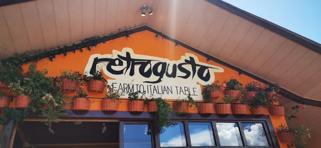 RetroGusto Restaurant & Bar