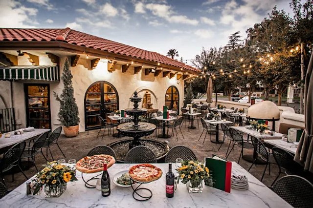 Pietro's No.2 Ristorante, Bar & Lounge