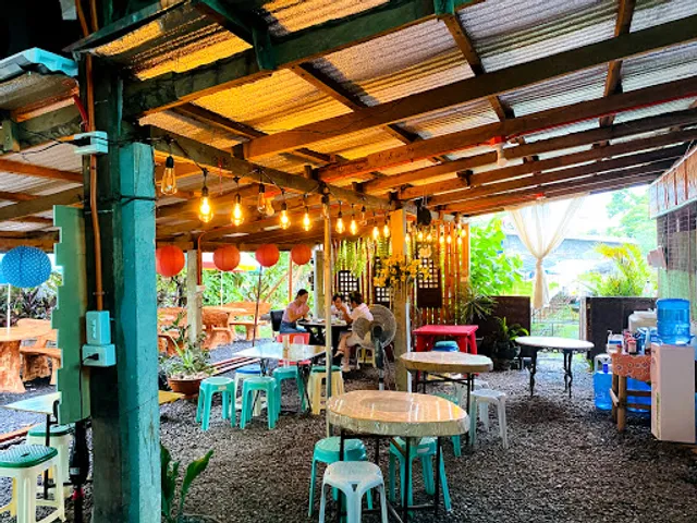 Mama Sarah’s Lettuce Garden