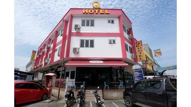 OYO 1104 Q Hotel