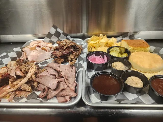 Busted Knuckle BBQ @ Lift Bridge New Richmond taproom