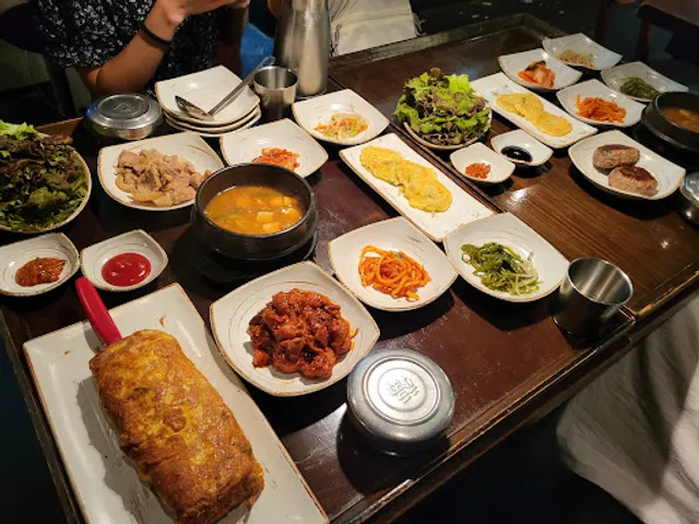 The Simple Table Mecenatpolis Branch