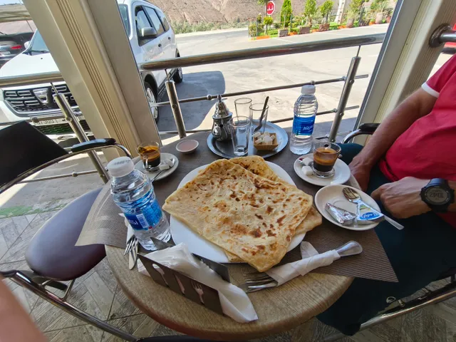 cafe restaurant oued ezzat