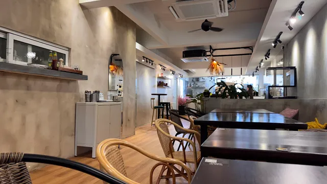 Noon Viennoiserie Cafe