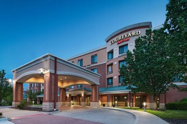 Courtyard by Marriott Omaha Aksarben Village