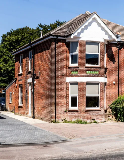 Beddoe Apartments (phone & book direct for best price and availability) Perfect for Contractors