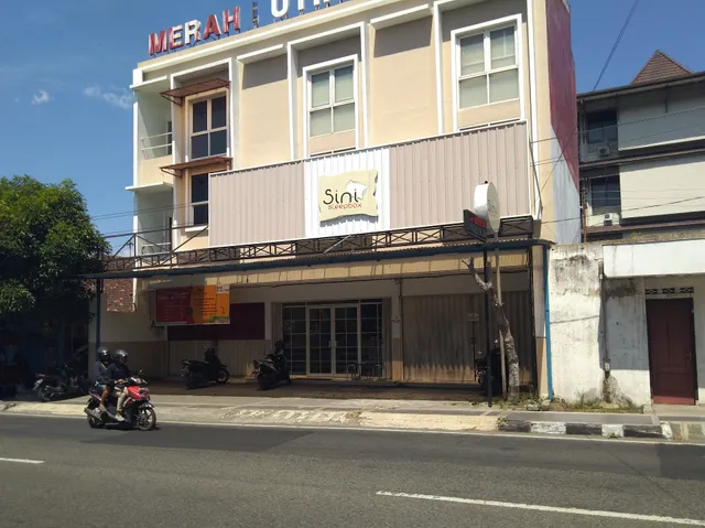 Rosalyne SleepBox Stasiun Tugu