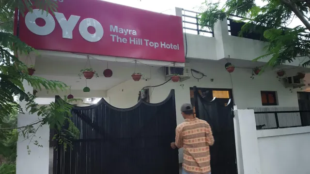 OYO 15195 Mayra the hill top