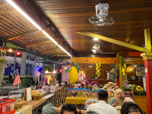 Adam Tomyam Thai Seafood