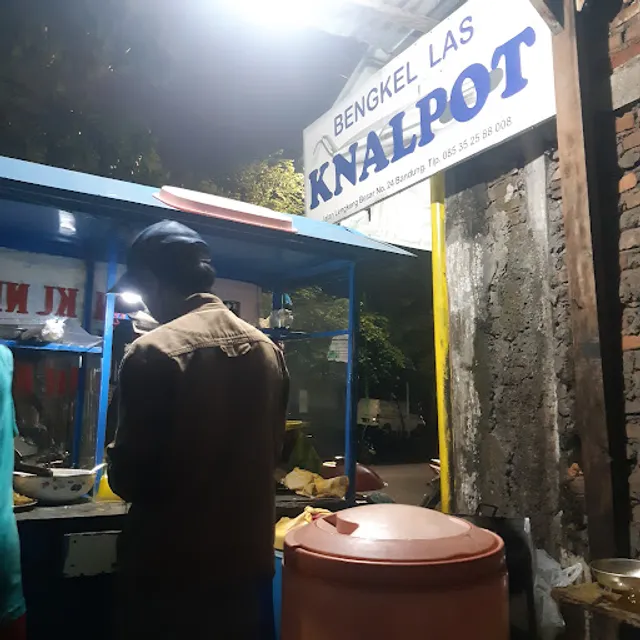 Nasi Tutug Oncom Pak Iwa