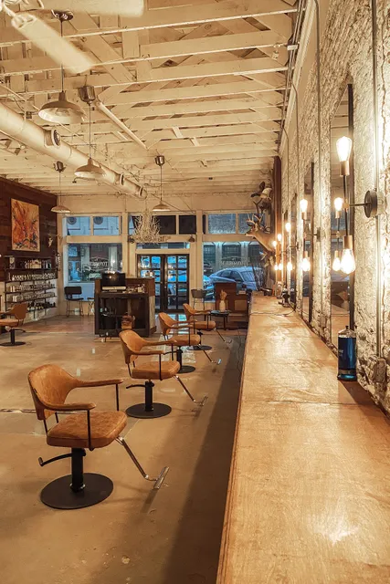 The Tonsorium of Flora