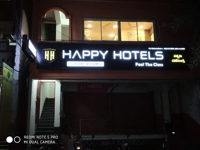 HAPPY HOTELS