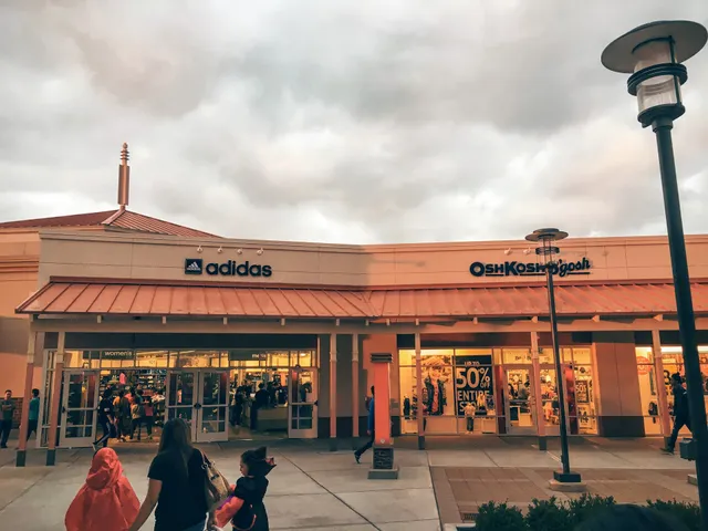 adidas Outlet Store Aurora, Chicago Premium Outlets