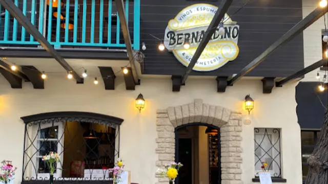 BERNARDINO GOURMETERIA, VINOS Y ESPUMANTES