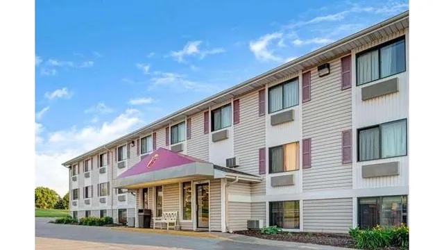 Super 8 by Wyndham Omaha I-80 West