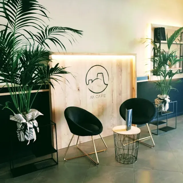 M Cafe Bistrot & Pizza