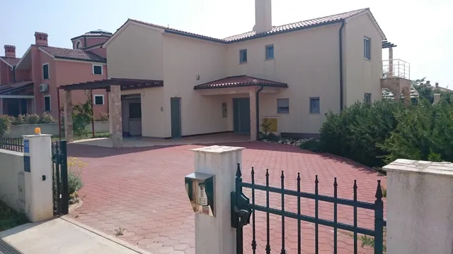 Holiday House with Pool