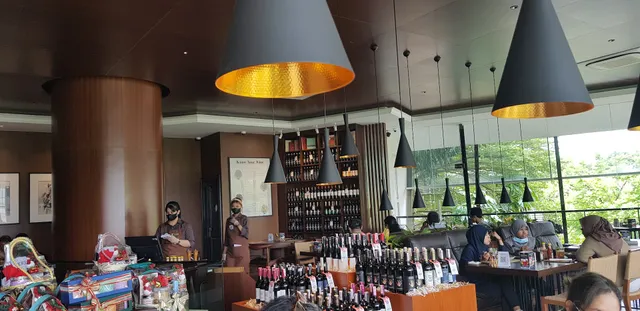 Cutt & Grill The Breeze