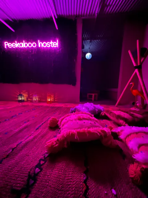 Peekaboo hostel