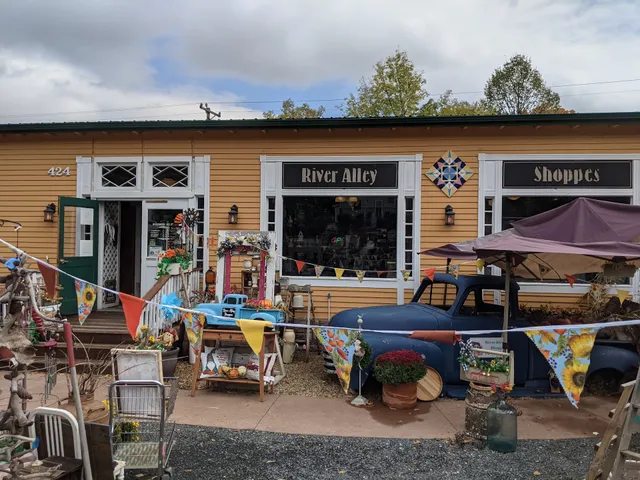 River Alley Shoppes